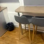 Modern Studio -Trocadero